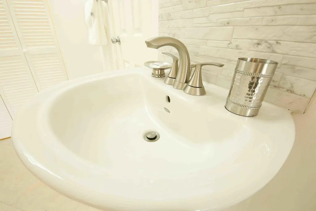 Cattleya Luxury Suites Kingston 3*,  Jamaica